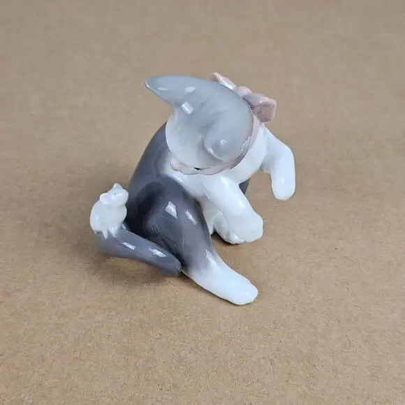Lladro Cat And Mouse Porcelain Figurine Handmade in Spain Pink Bow Decor Gray - Picture 2 of 9